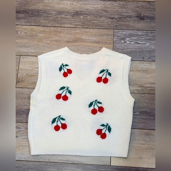 Just Polly Cherry Patterned Knit Vneck Vest Size Medium - Picture 1 of 7